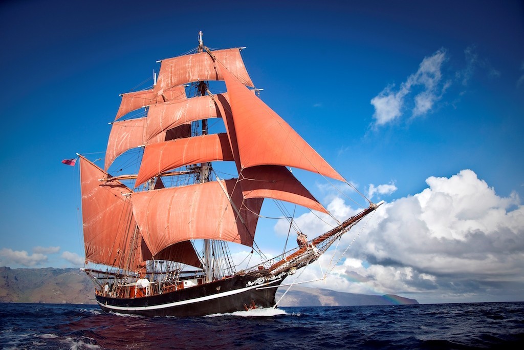 Die Eye of the Wind unter vollen Segeln – im Juni kommt der Großsegler nach Emden und kann im Rahmen der Matjestage besichtigt werden. (Foto: H. P. Bleck / FTS).