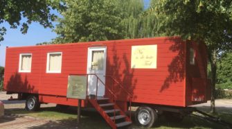 Der mobile Krummhörner Bücherwagen -Nu ist die beste Tied
