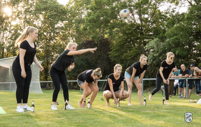 Frauengruppe beim Flunykball Turnier Foto (c) Reiner Poets