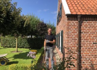 Edwin van Damme Loquard bei der Gartenpflege Er hat eine Baumschule und ein Lohnunternehmen