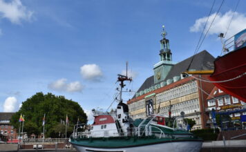 Das Rathaus in der Seehafenstadt Emden