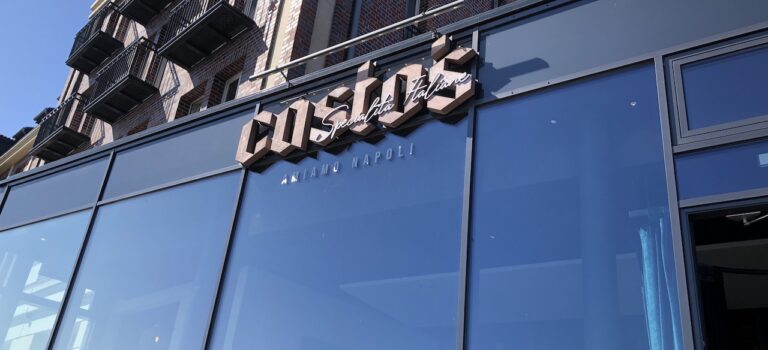 Castos im Delft-Hotel Emden