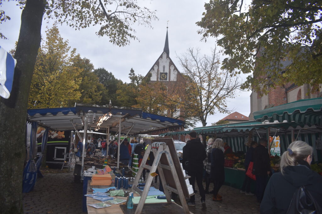 Auch Dinge für den täglichen Hausgebrauch Wochenmarkt Norden