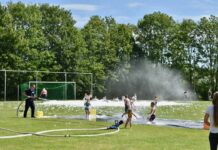 Feuerwehr Krummhörn Süd mit einer grandiosen Idee für das Kindervergnügen beim FC Loquard