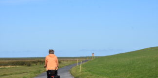 Radtour an der Nordsee Krummhörn auf dem Weg zum Nienhof