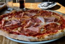 Mächtig große leckere Pizza im Cotto e Crudo Norddeich