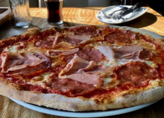 Mächtig große leckere Pizza im Cotto e Crudo Norddeich
