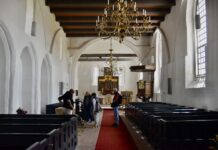 Ein Schatz aus Backstein, Sandstein und Geschichten. Die historische Kirche in Loquard ist nicht nur ein Ort des Glaubens