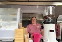 Kaffee, Kuchen und ostfriesisches Hygge: Neue Pausenstation für Radfahrer in Loquard Patricia Remih -Kalles Teetied Cafe in Loquard Krummhörn