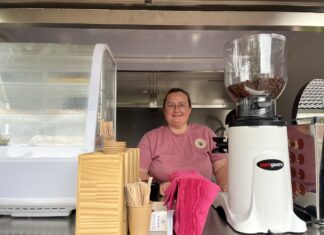 Kaffee, Kuchen und ostfriesisches Hygge: Neue Pausenstation für Radfahrer in Loquard Patricia Remih -Kalles Teetied Cafe in Loquard Krummhörn