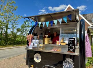 Kaffee, Kuchen und ostfriesisches Hygge: Neue Pausenstation für Radfahrer in Loquard Patricia Remih -Kalles Teetied Cafe in Loquard Krummhörn